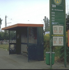 Fahrgastunterstand aus Wellblech