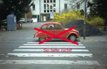 Dies Auto behindert und gef&auml;hrdet - so geht es nicht